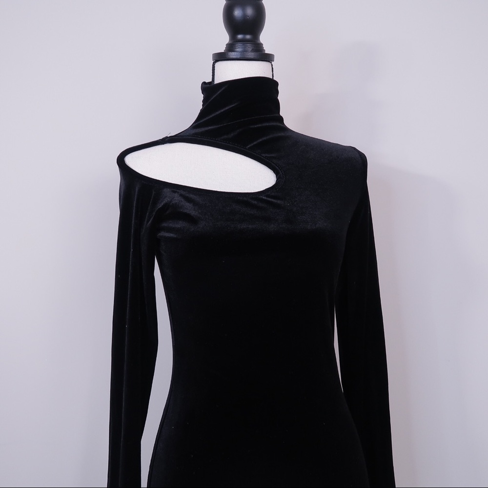 VENUS Velvet Maxi Dress in Black S Open Shoulder